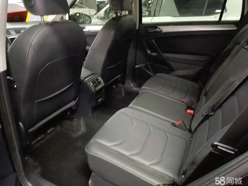 Volkswagen Tiguan L 2020 изображение автомобиля #9