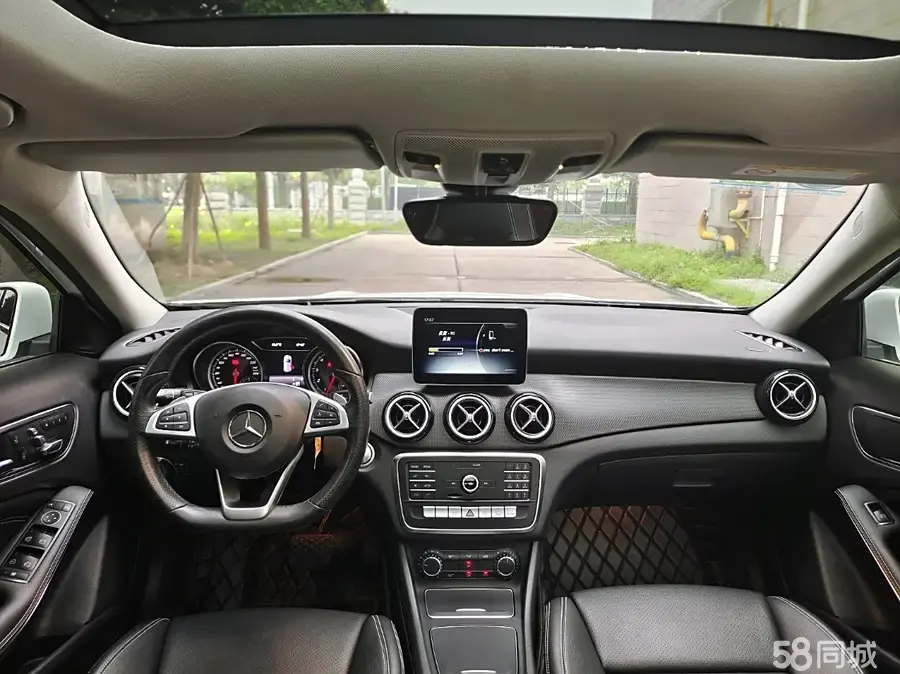 Mercedes-Benz GLA Class 2019 car image #9