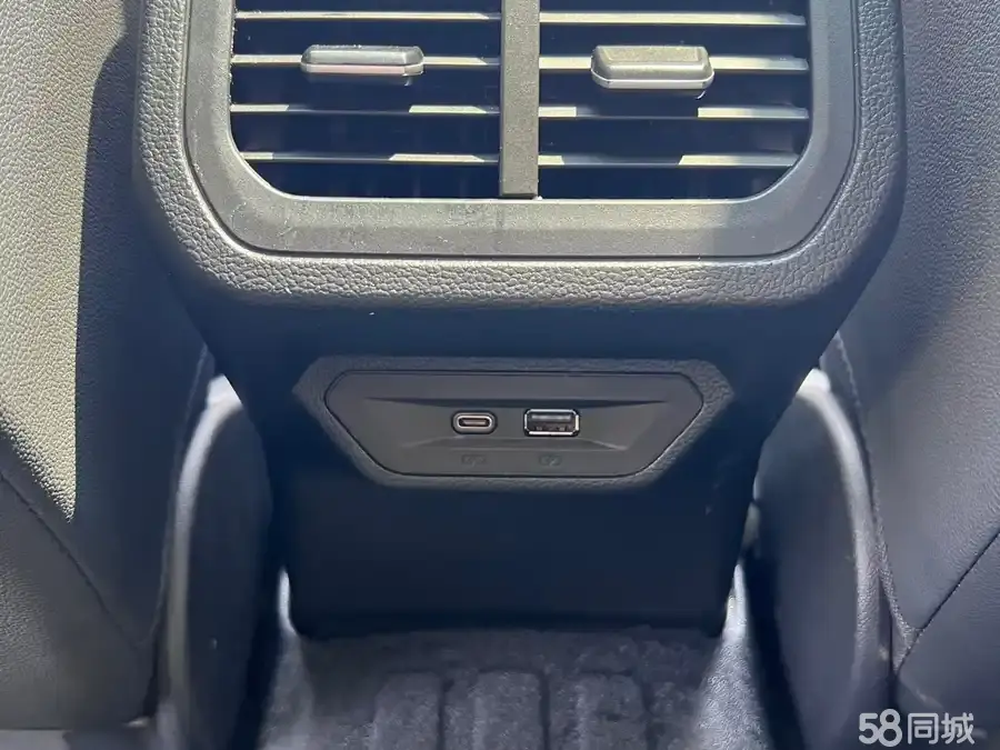 Volkswagen e-up! 2022 immagine di auto #9