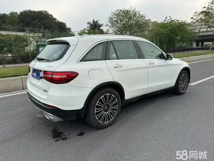 Mercedes-Benz GLC Class 2018 car image #9
