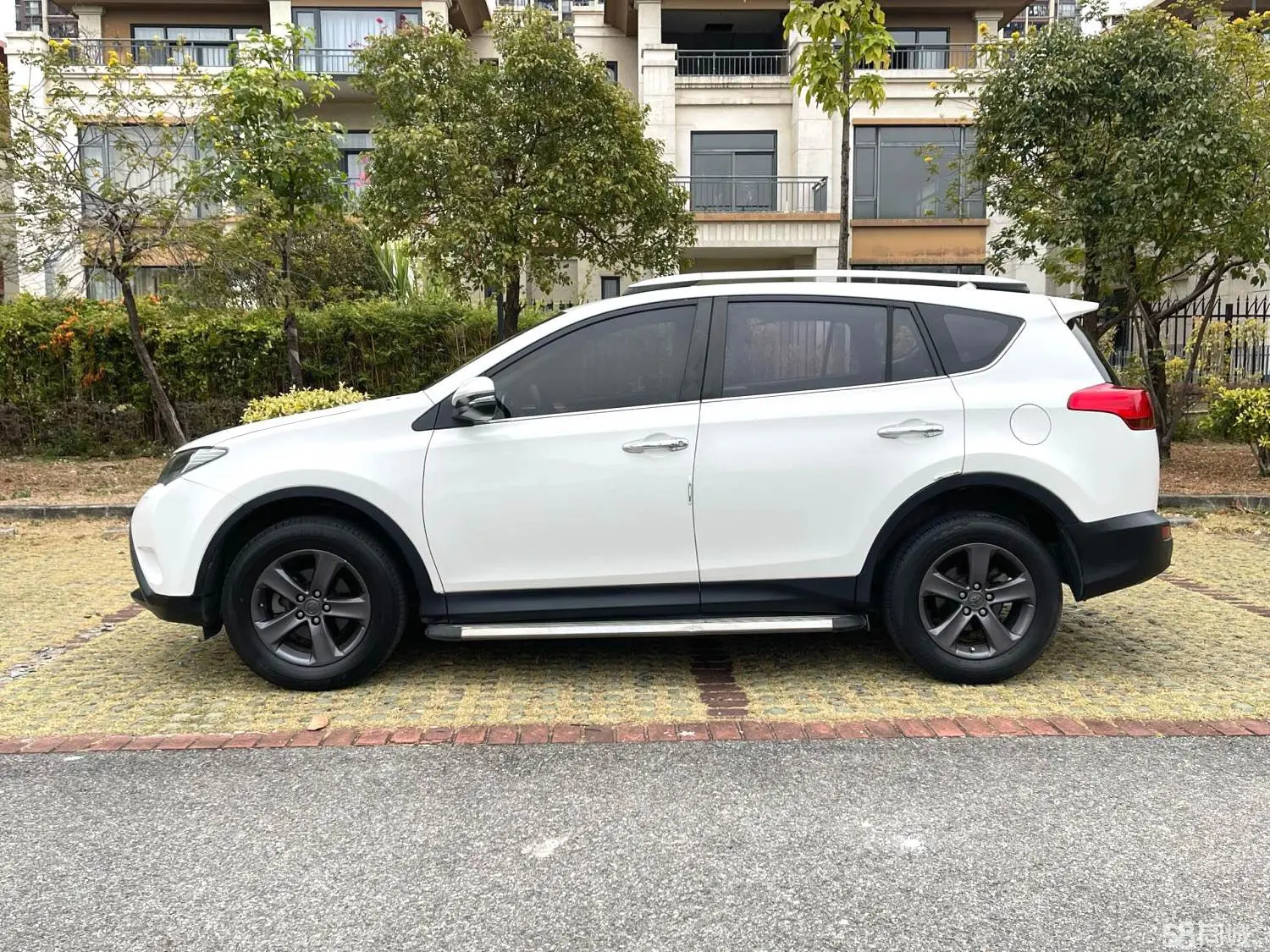 Toyota RAV4 2015 car image #9