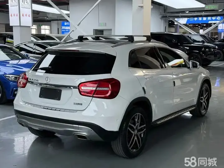 Mercedes-Benz GLA Class 2016 car image #9