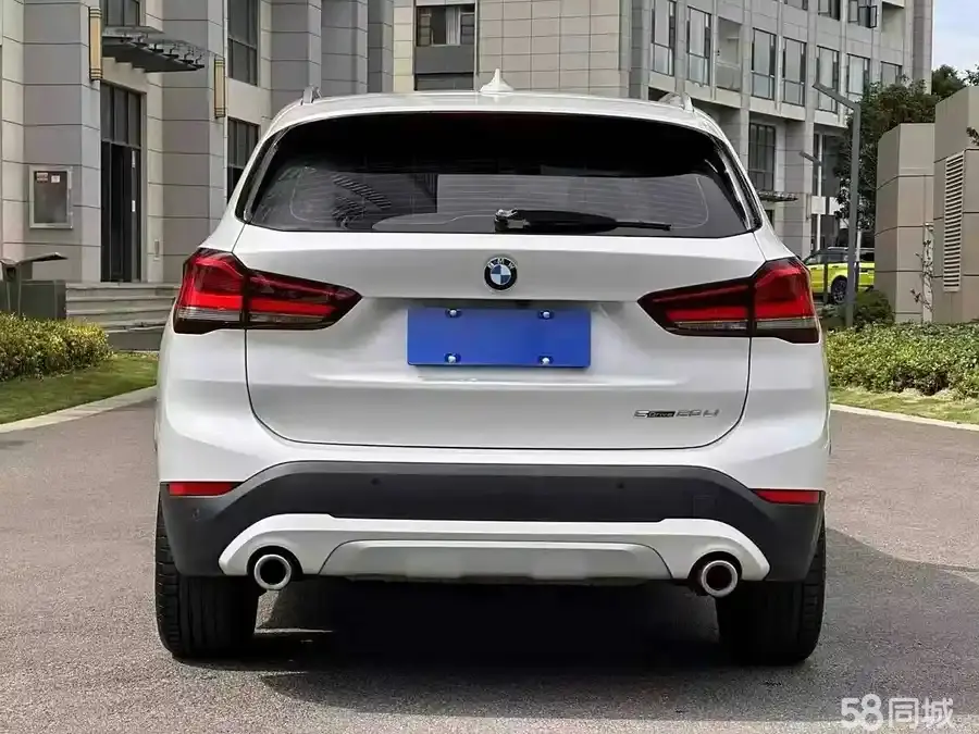 BMW i5 M60 2022 car image #9