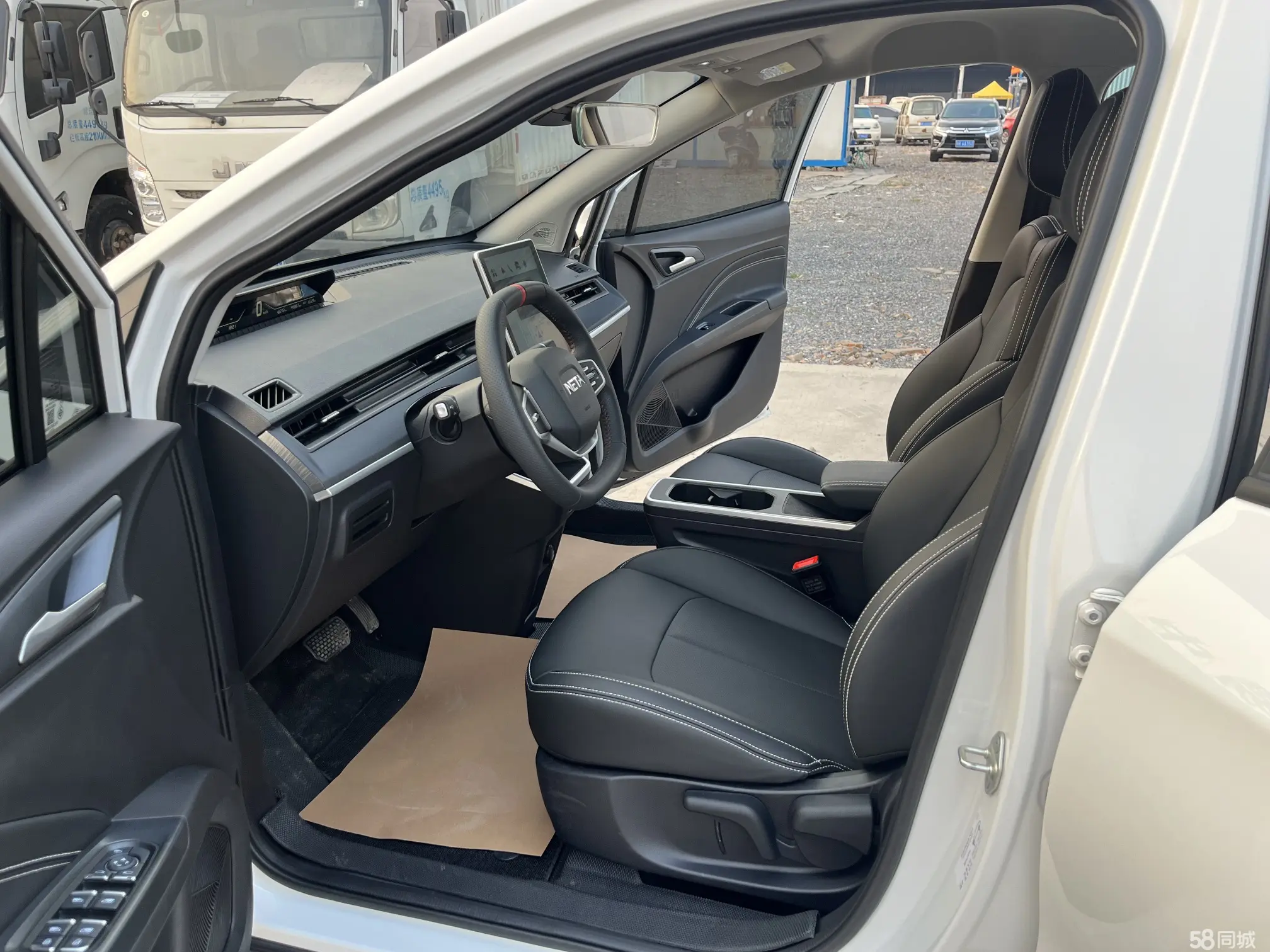 哪吒汽车 哪吒AYA 2024 汽车图片 #9