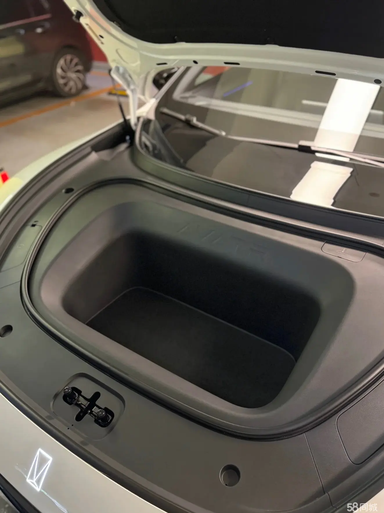 Avatr 06 2025 car image #9