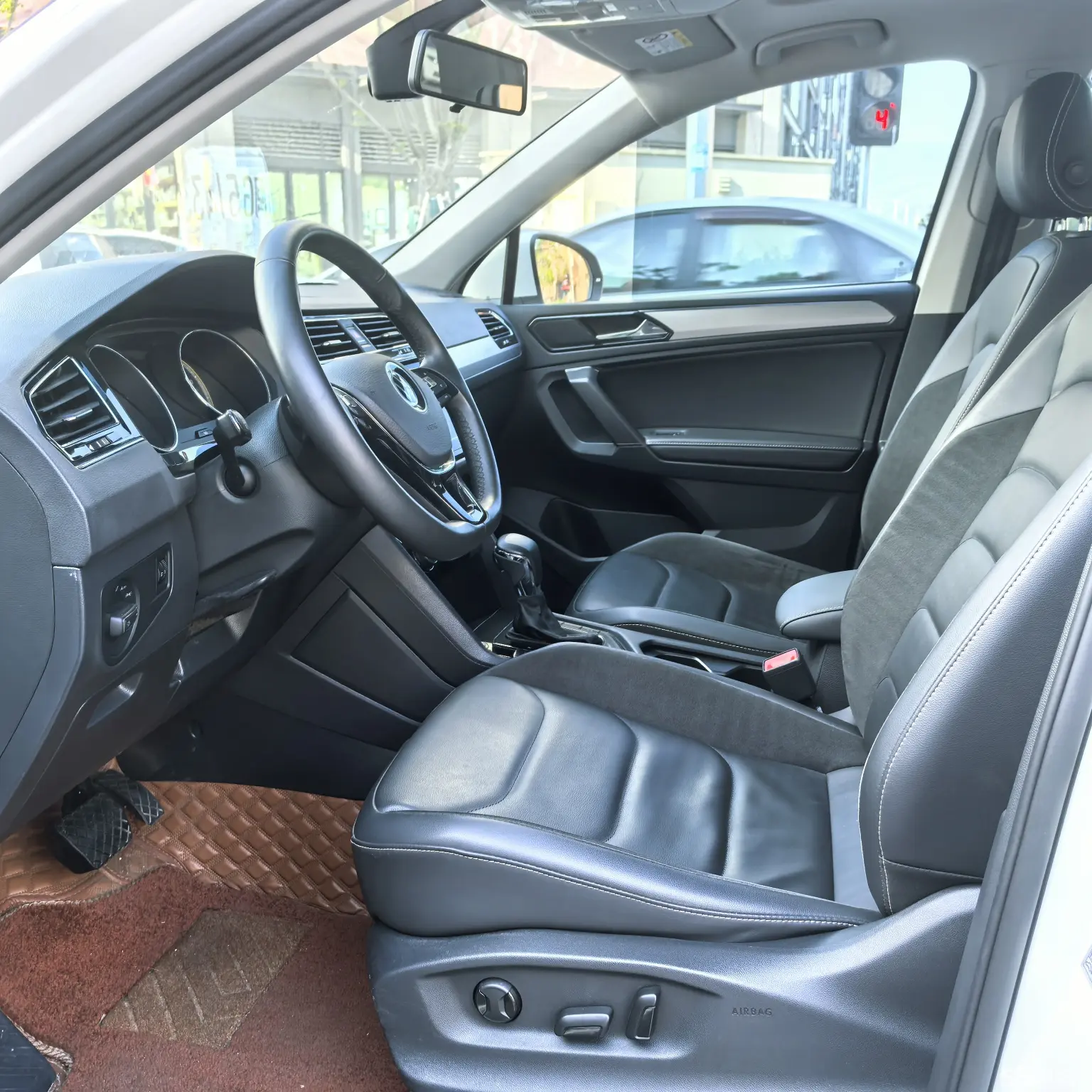 Volkswagen Tiguan L 2021 immagine di auto #9