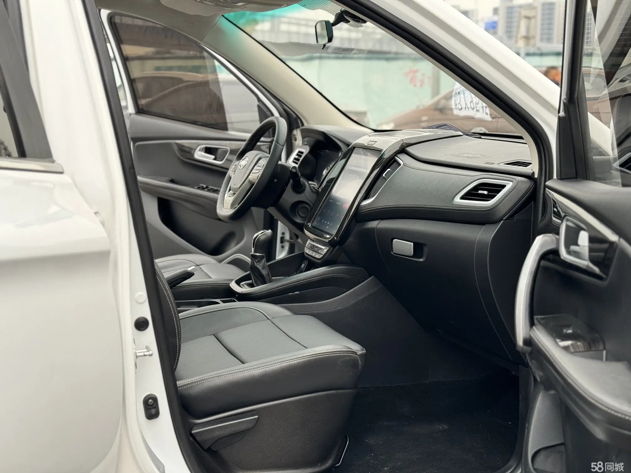 SWM斯威汽车 SWM斯威X7 2018 汽车图片 #9