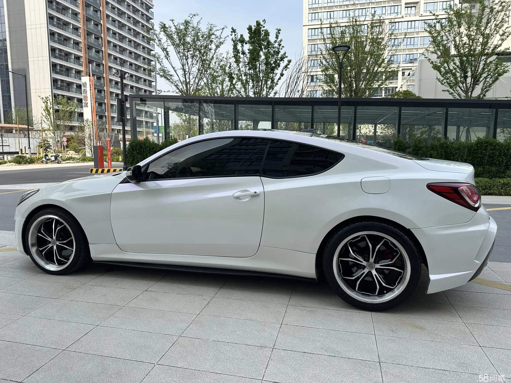 Hyundai Rohens-Coupe 2013 car image #9