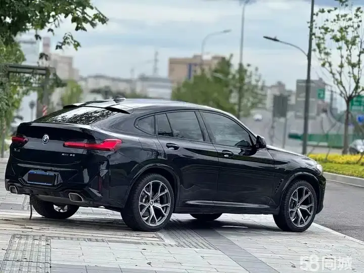 BMW X4 2022 car image #9