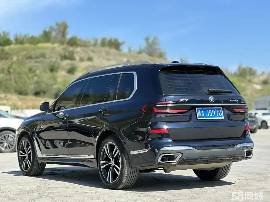 BMW X7 2023 car image #9