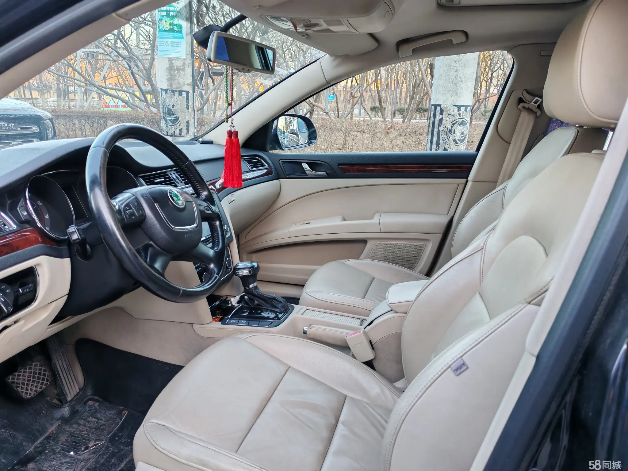 Skoda Superb 2010 car image #9