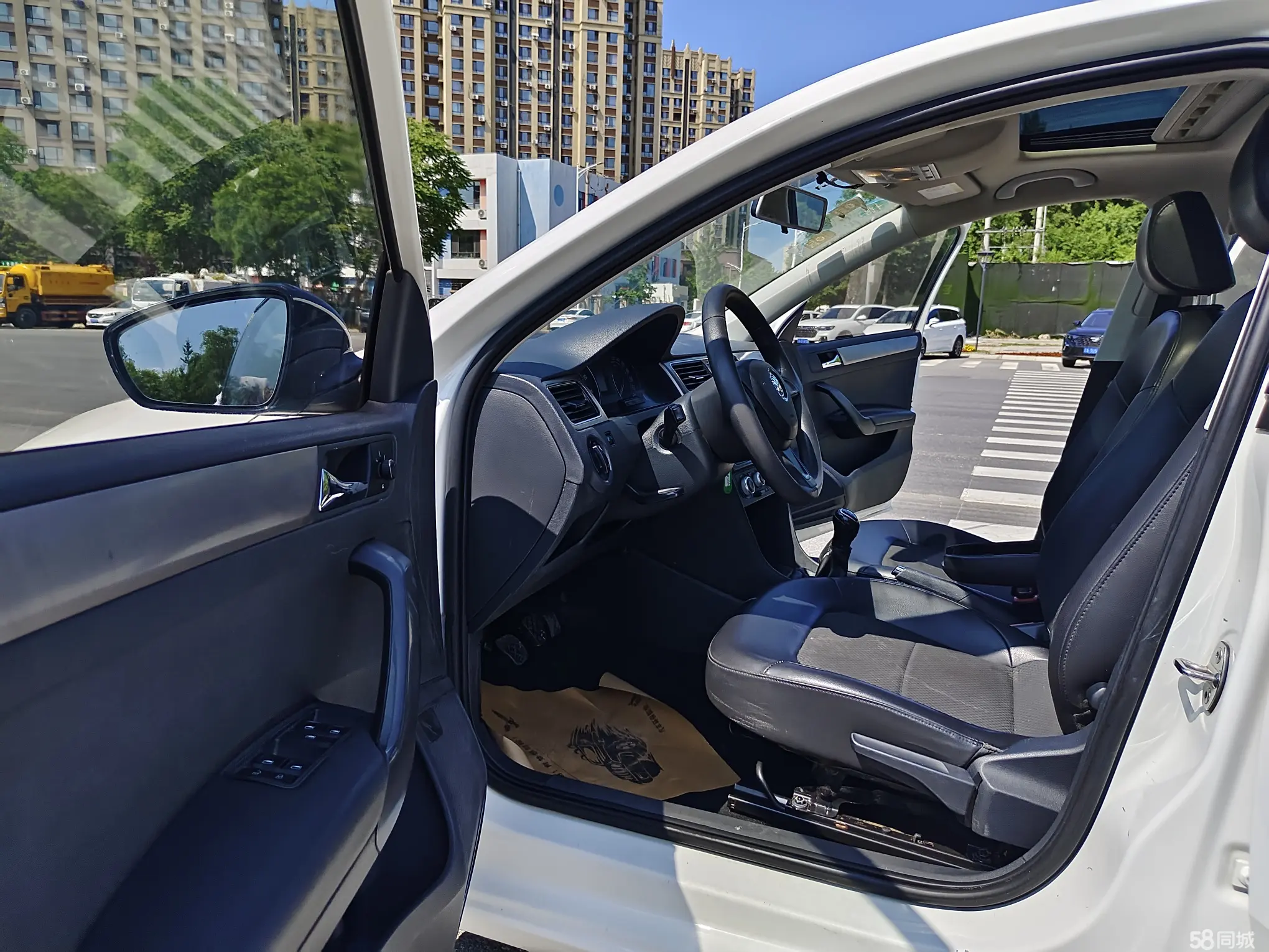 Skoda Rapid Spaceback 2016 car image #9