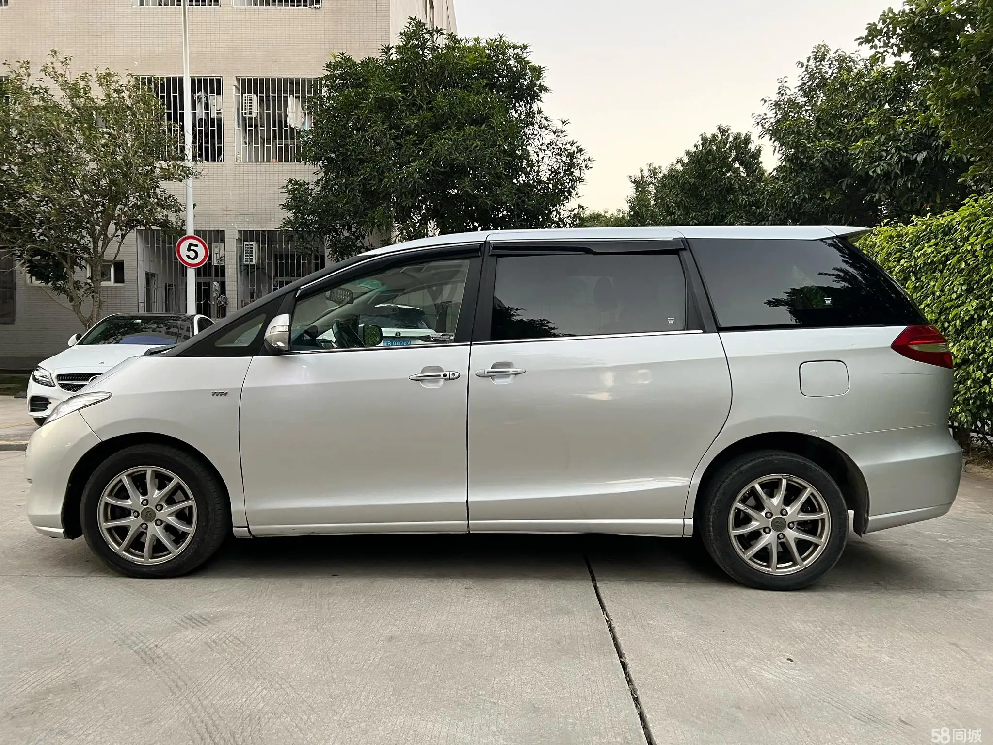 BYD M6 2015 #9 BYD M6 2015 car image #9