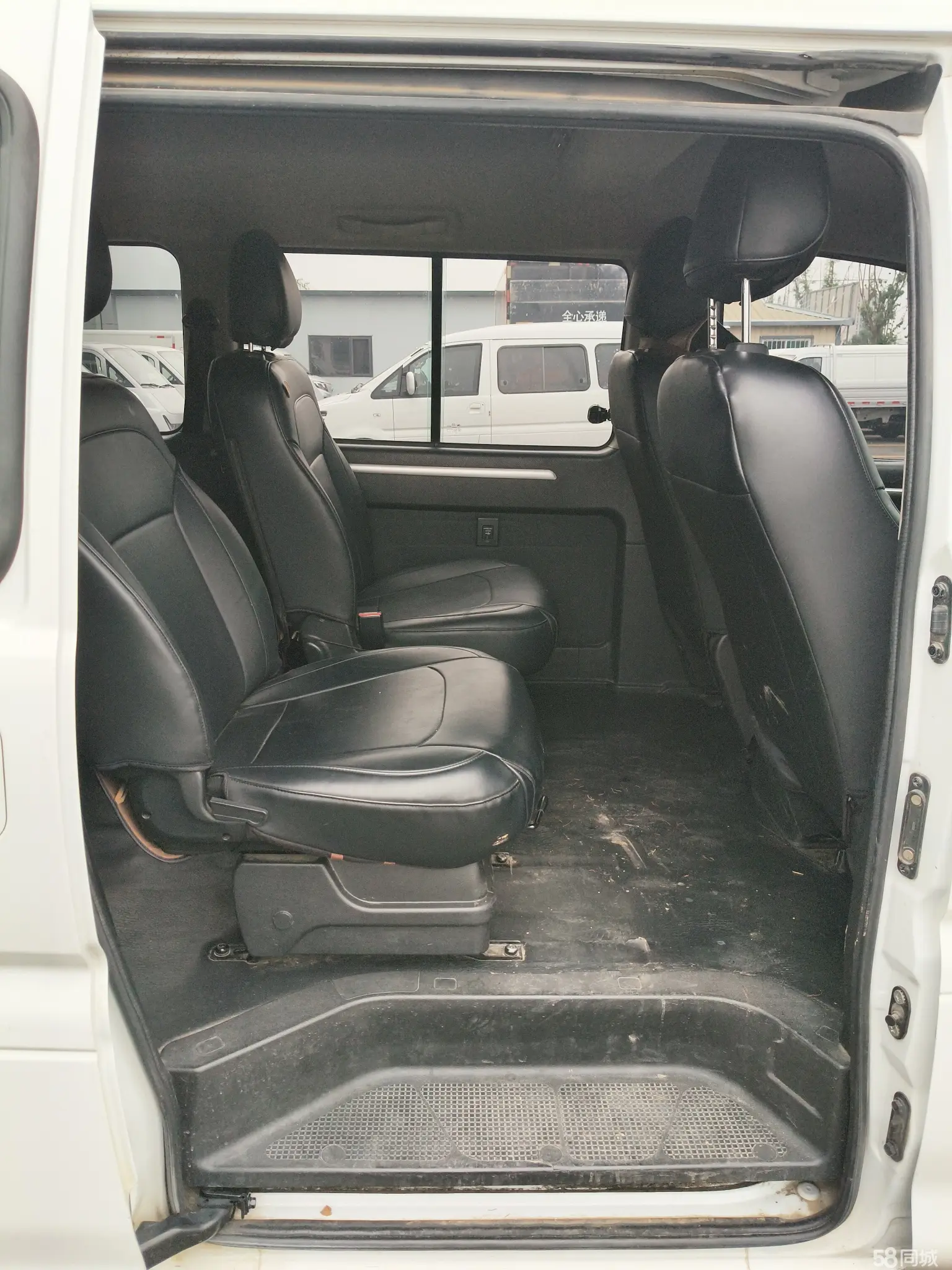 Forthing Lingzhi EV 2022 #9 Forthing Lingzhi EV 2022 car image #9