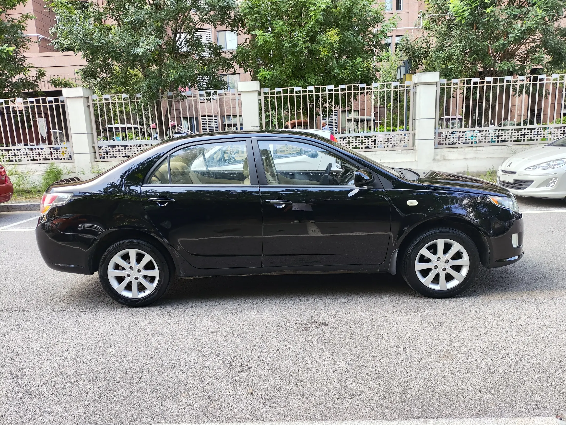 GEELY GC7 2014 #9 GEELY GC7 2014 car image #9