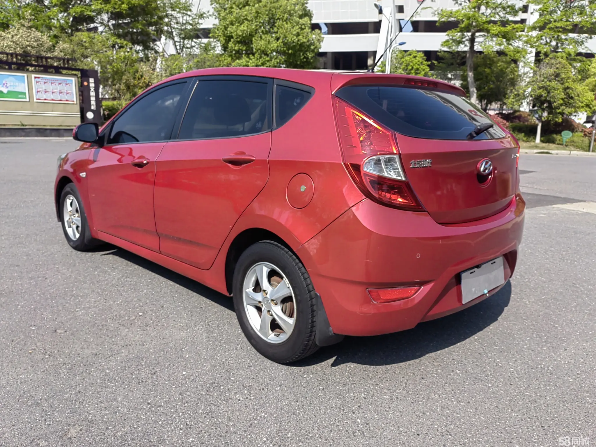 Hyundai Reina Hatchback 2015 car image #9