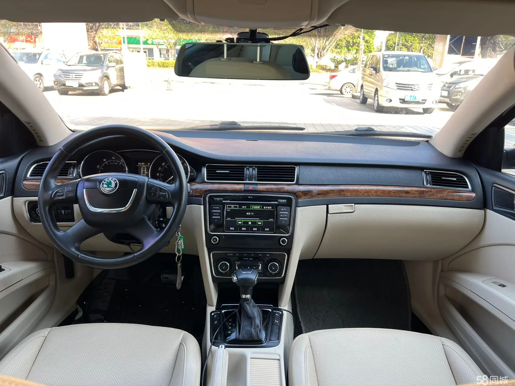 Skoda Superb 2013 car image #9