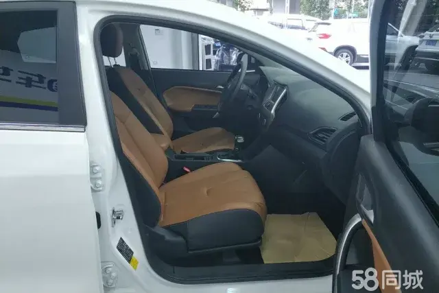 MG GT 2016 car image #9