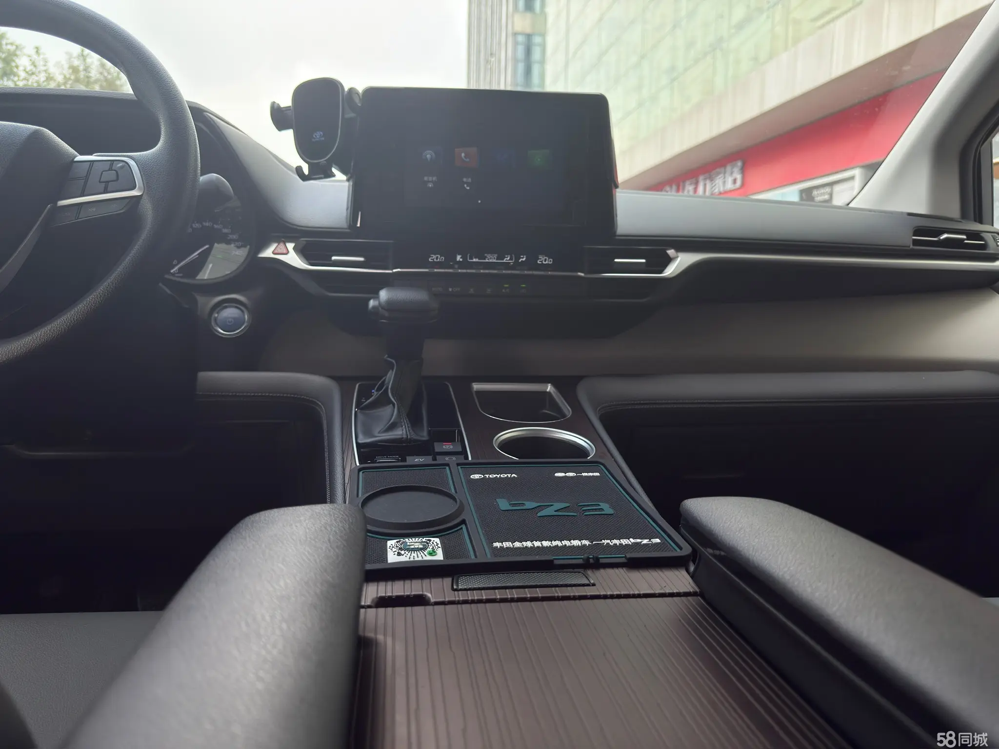 Toyota Granvia 2024 immagine di auto #9