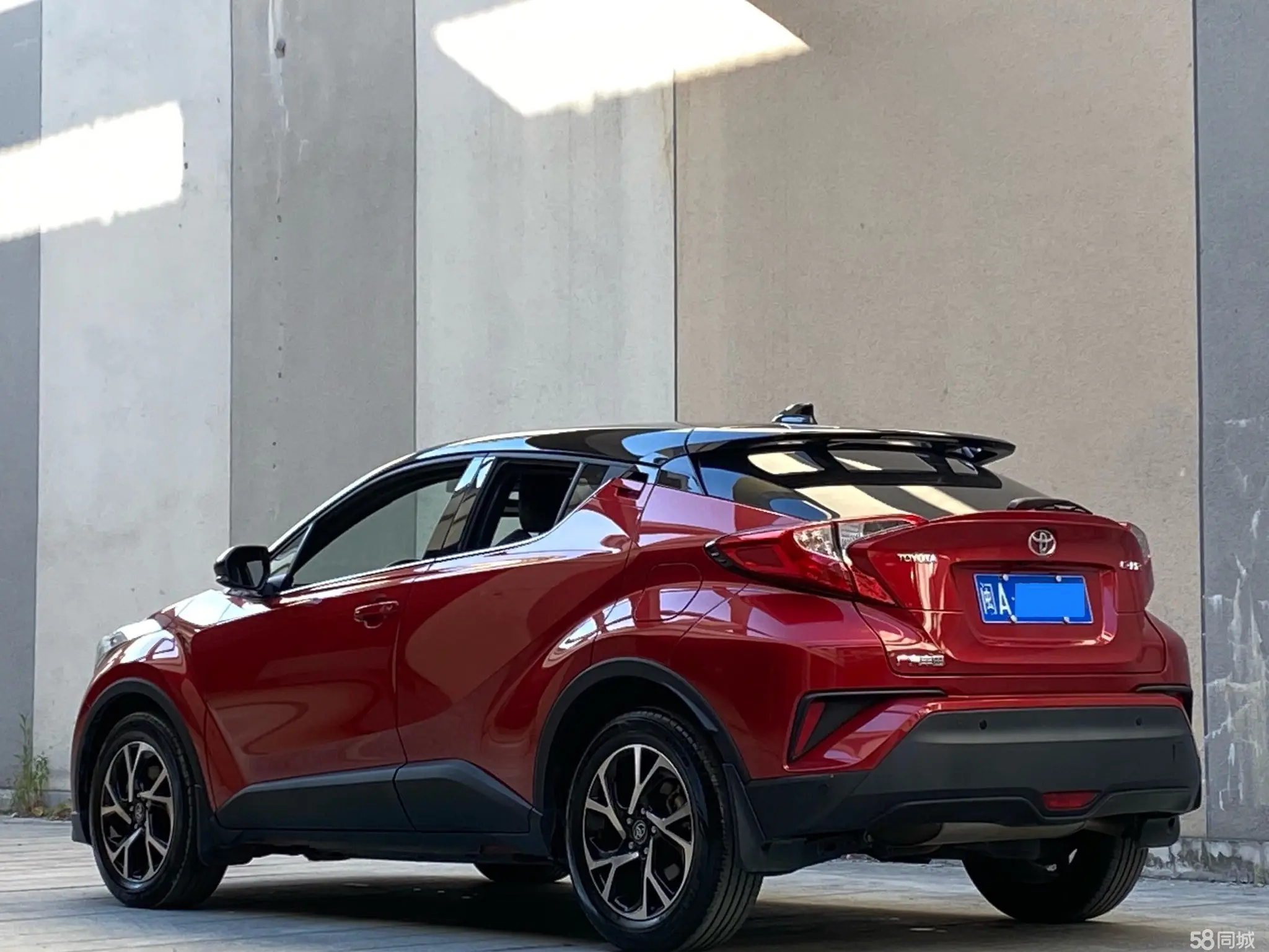 Toyota C-HR 2021 car image #9