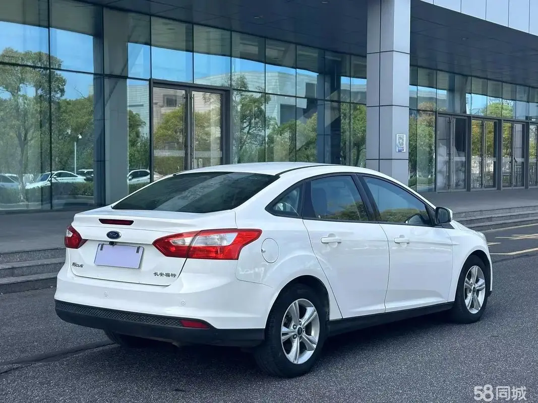 Ford Focus 2012 #9 Ford Focus 2012 car image #9