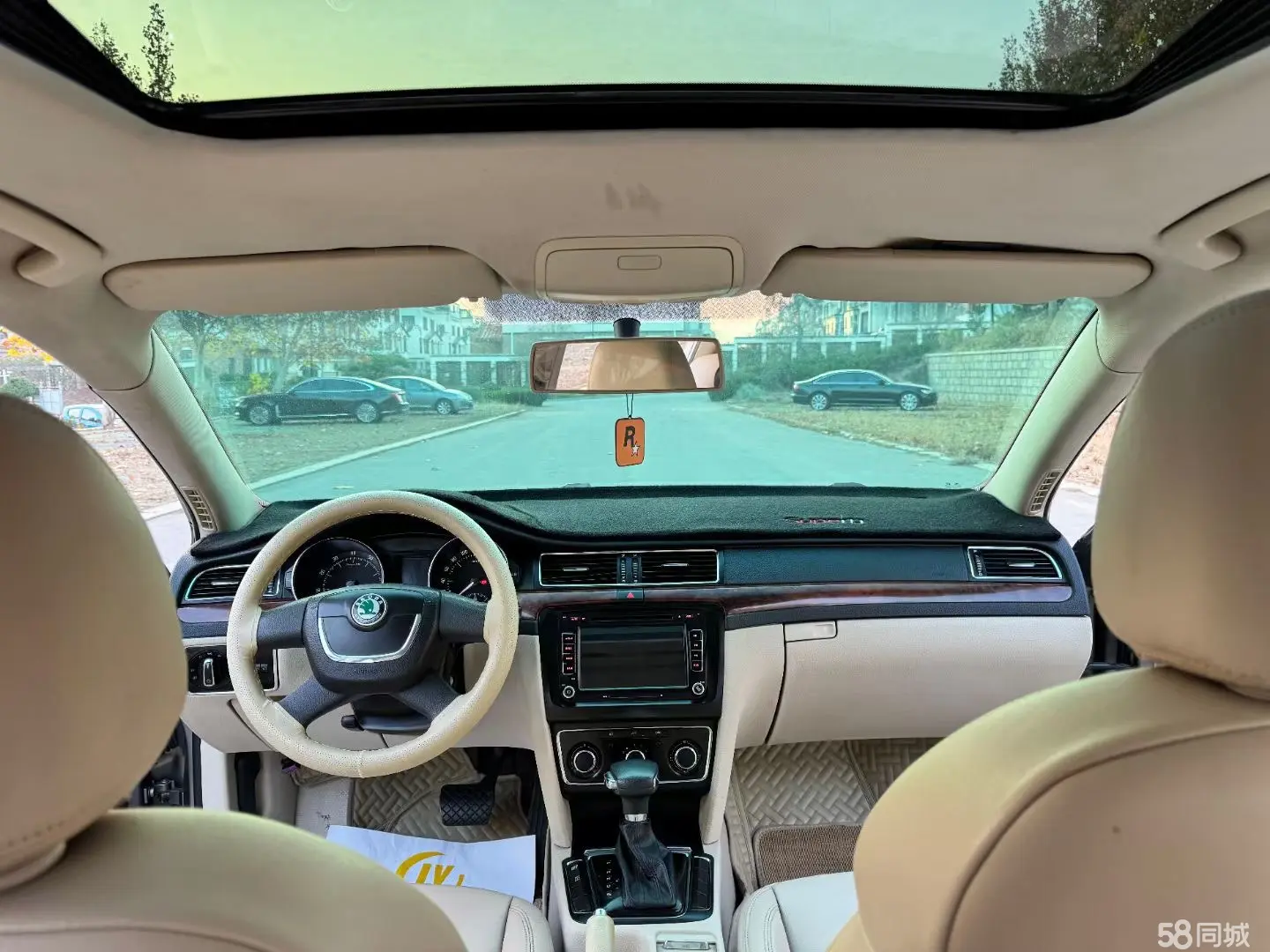 Skoda Superb 2010 immagine di auto #9