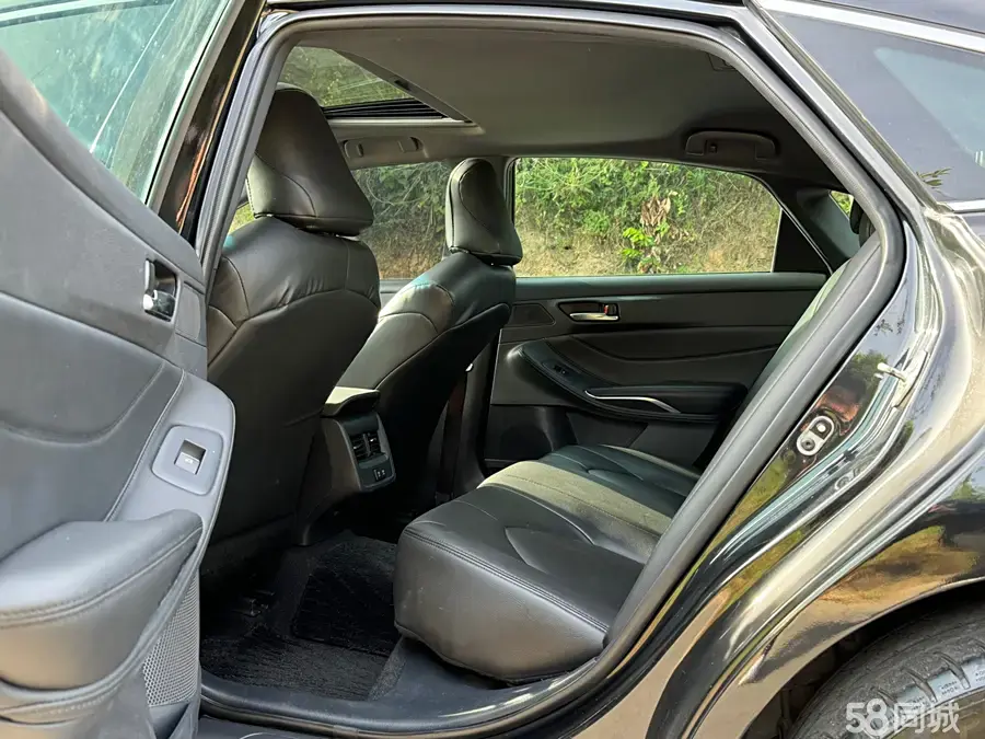 Toyota Avalon 2019 car image #9