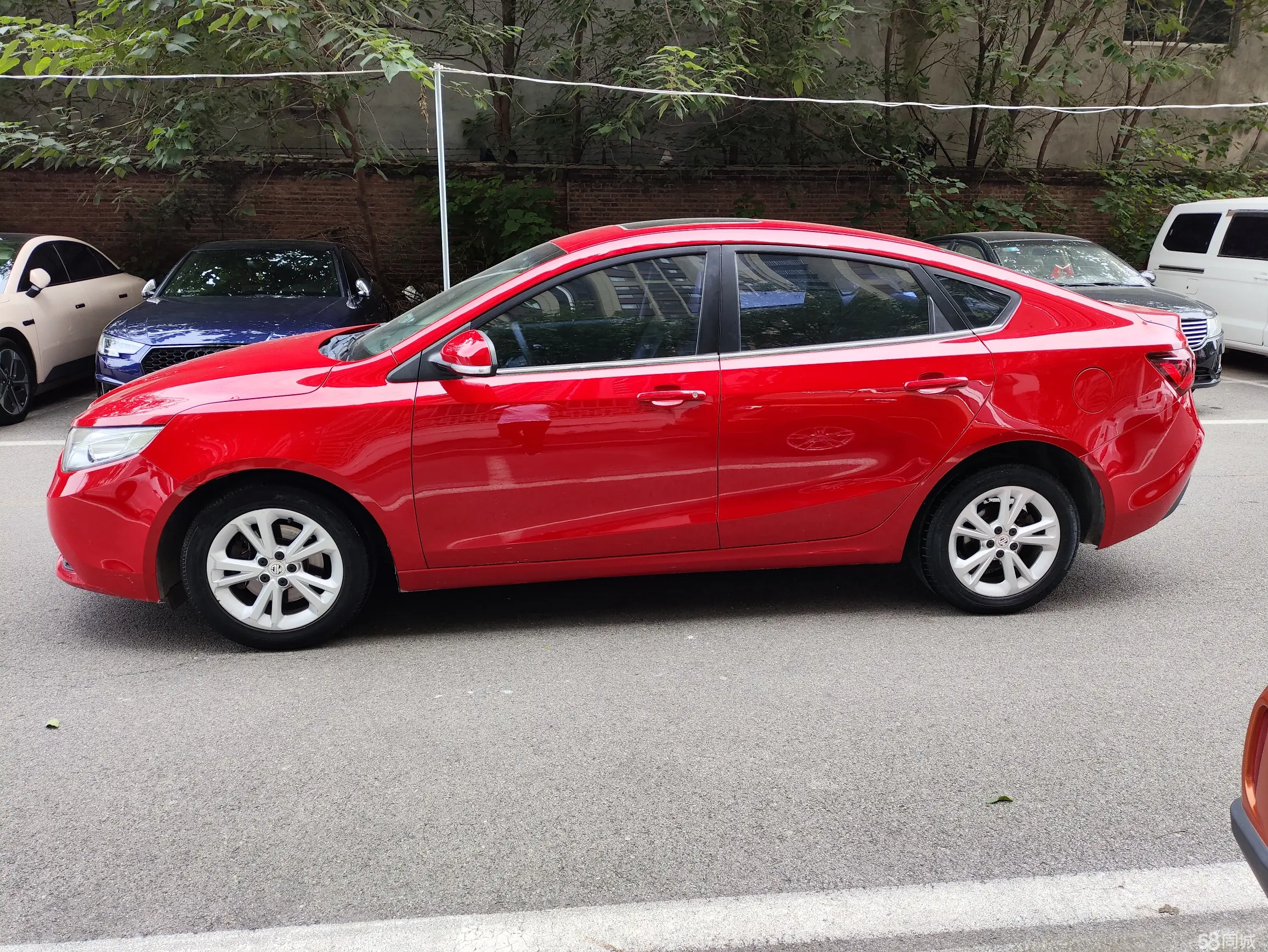 MG GT 2015 car image #9