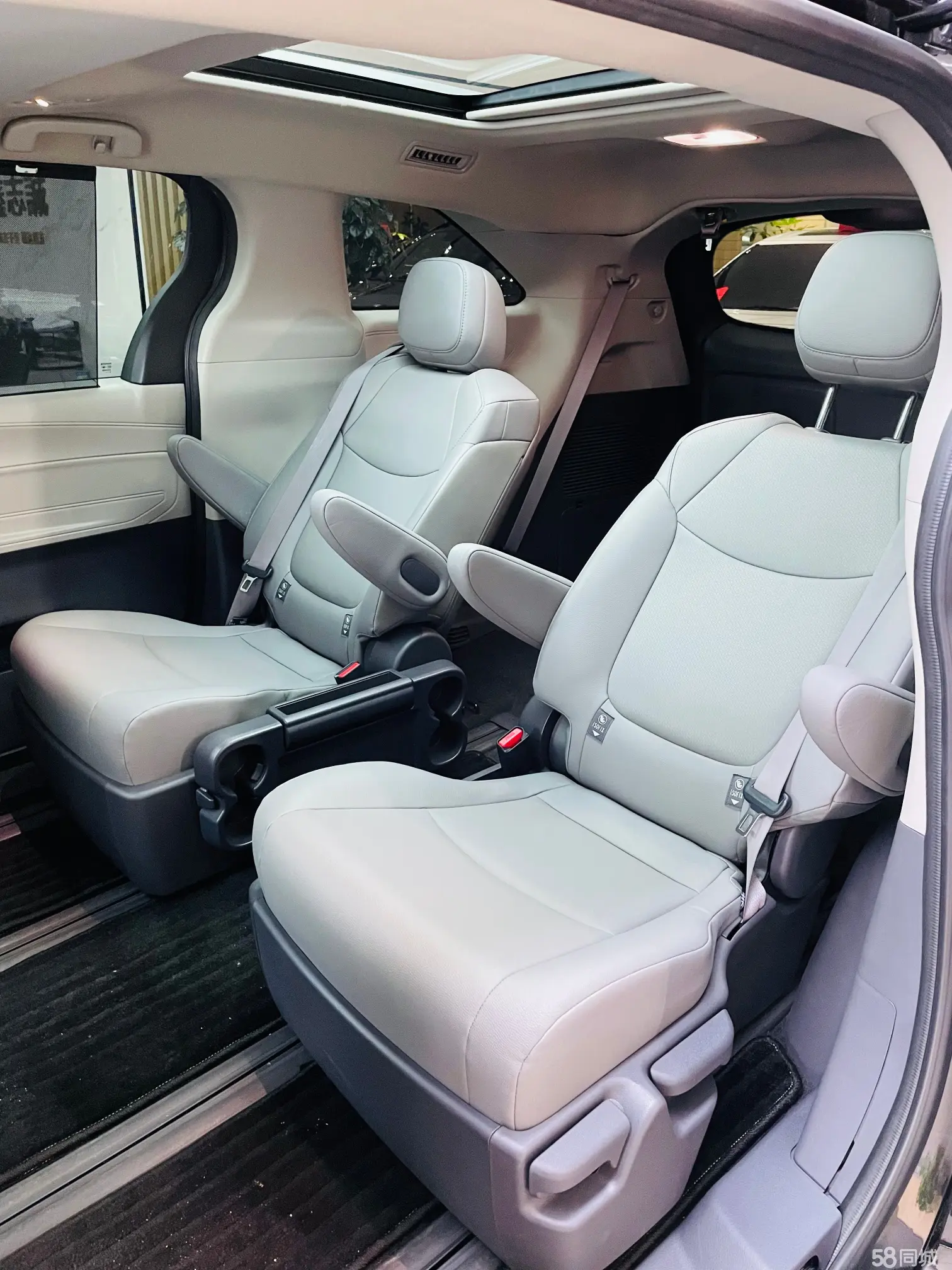 Toyota Granvia 2023 car image #9