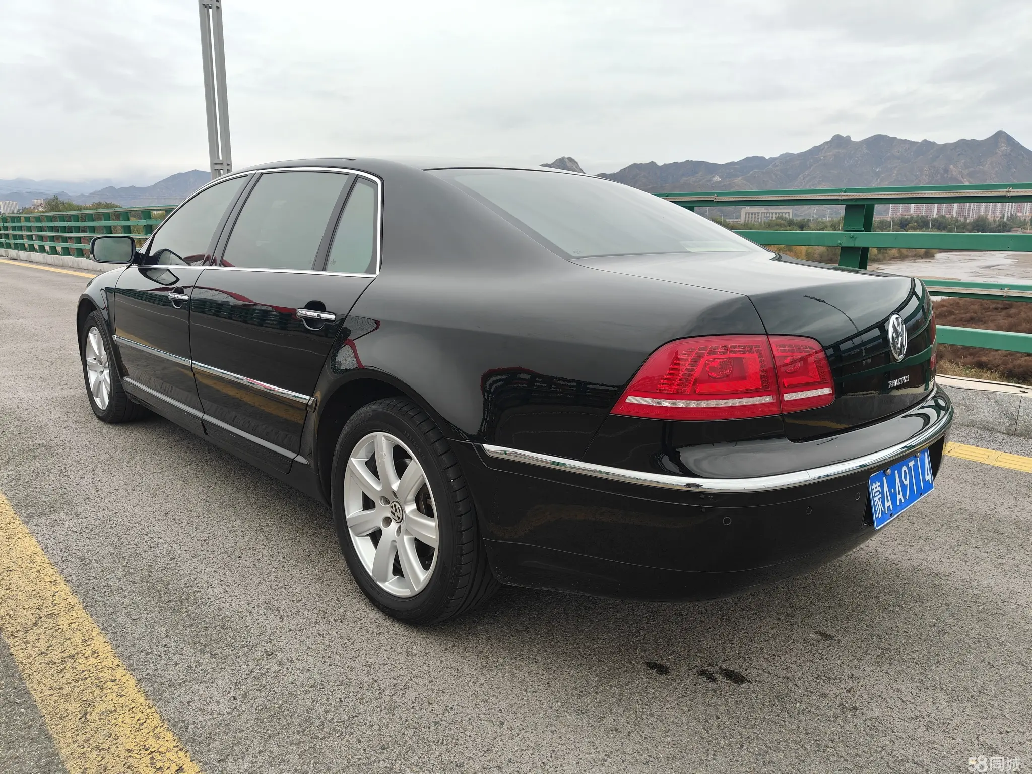 Volkswagen Pheaton 2011 immagine di auto #9