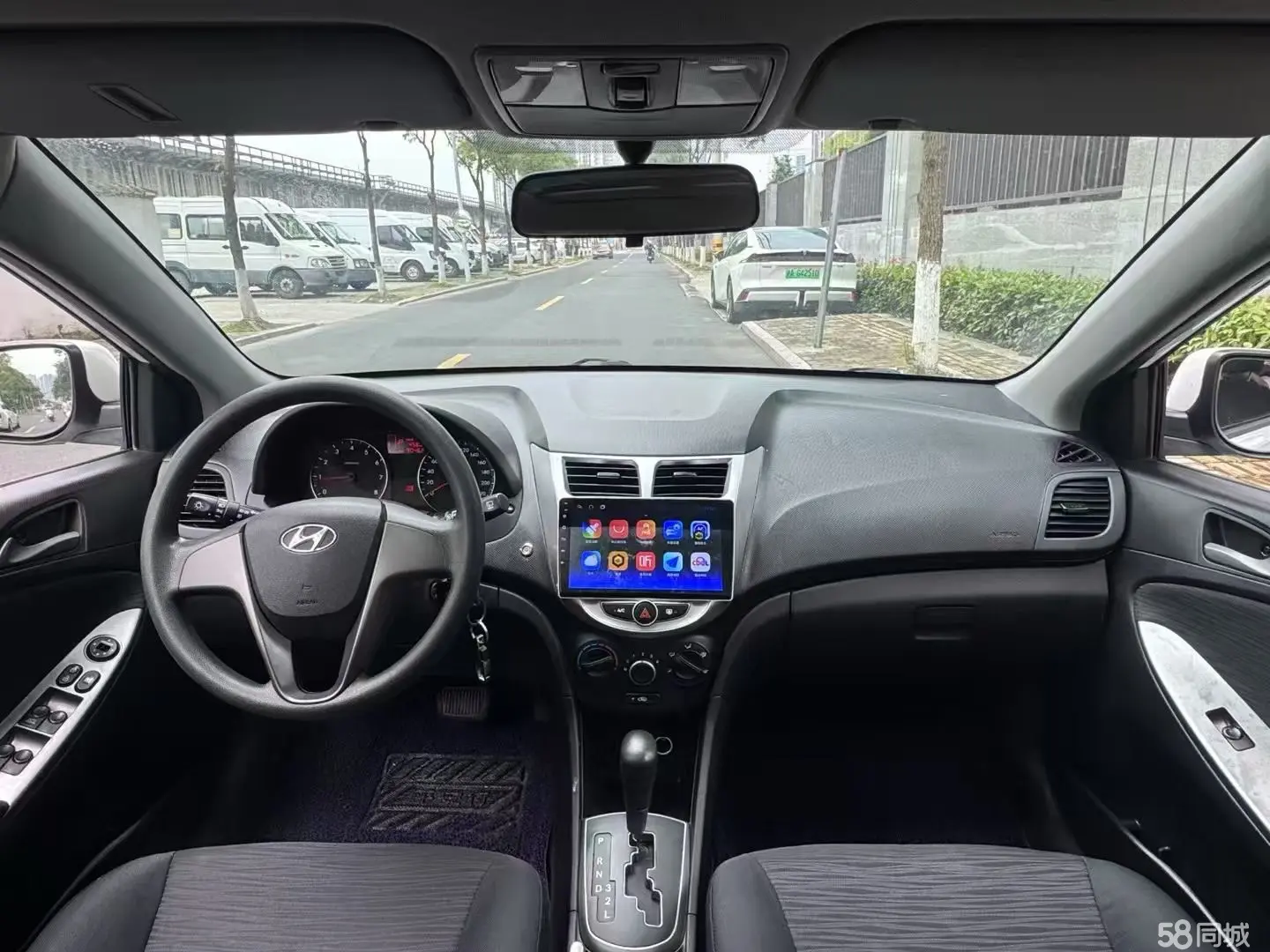 Hyundai Reina Hatchback 2014 car image #9