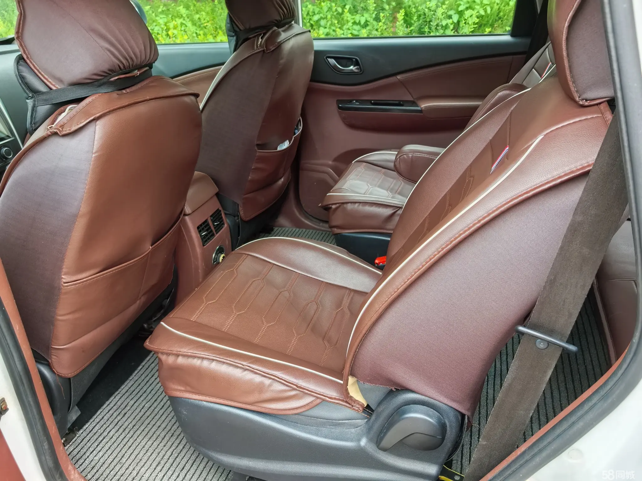 Forthing SX6 2016 car image #9