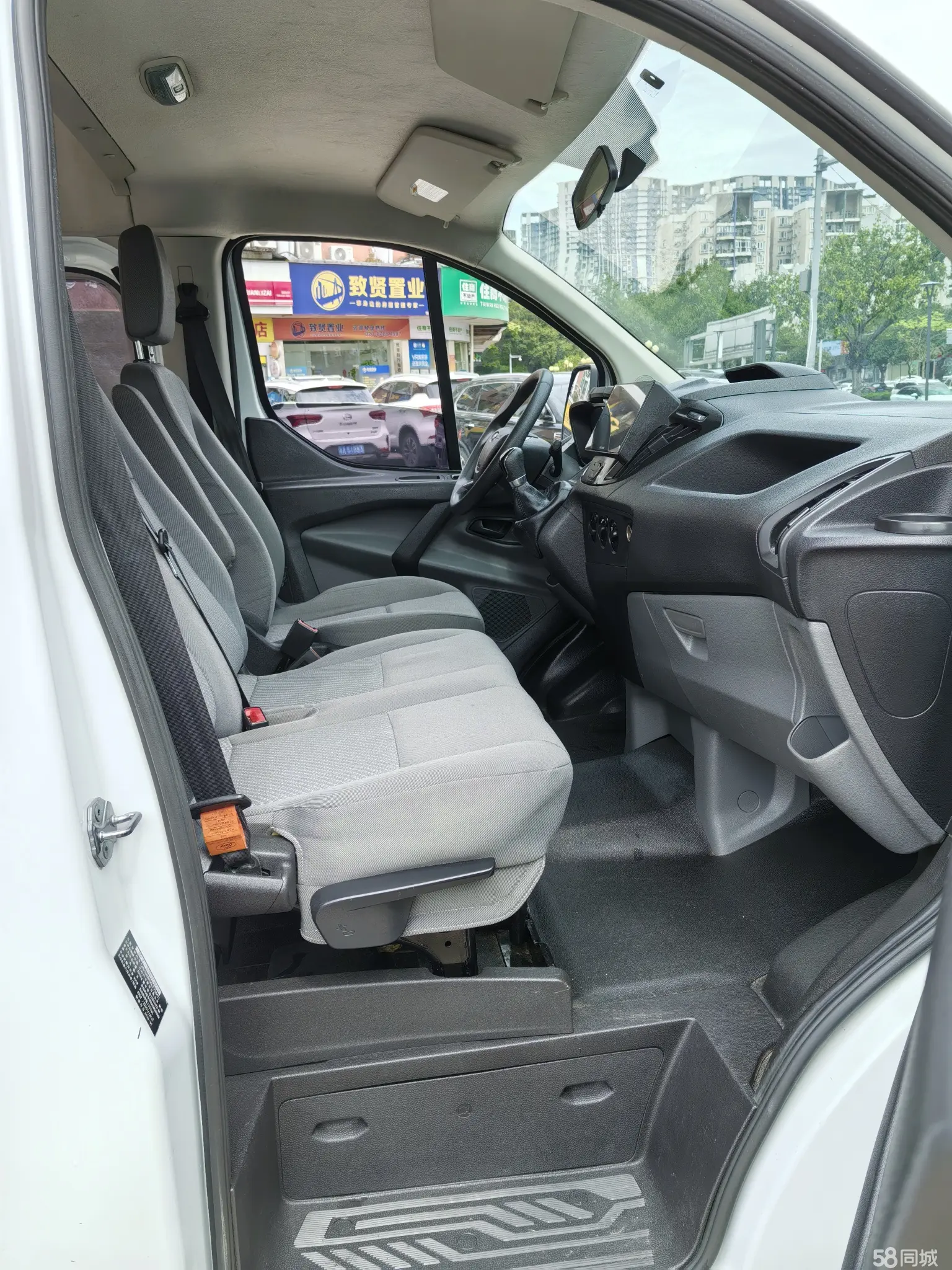 Ford Transit 2020 car image #9