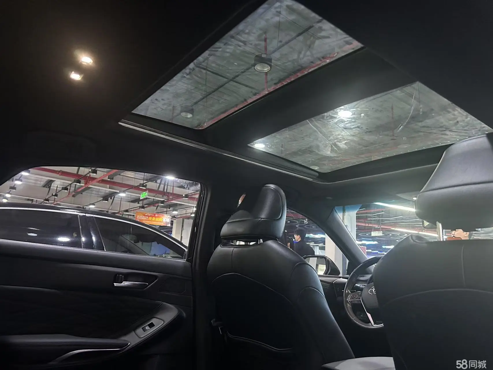 Toyota Avalon 2019 car image #9