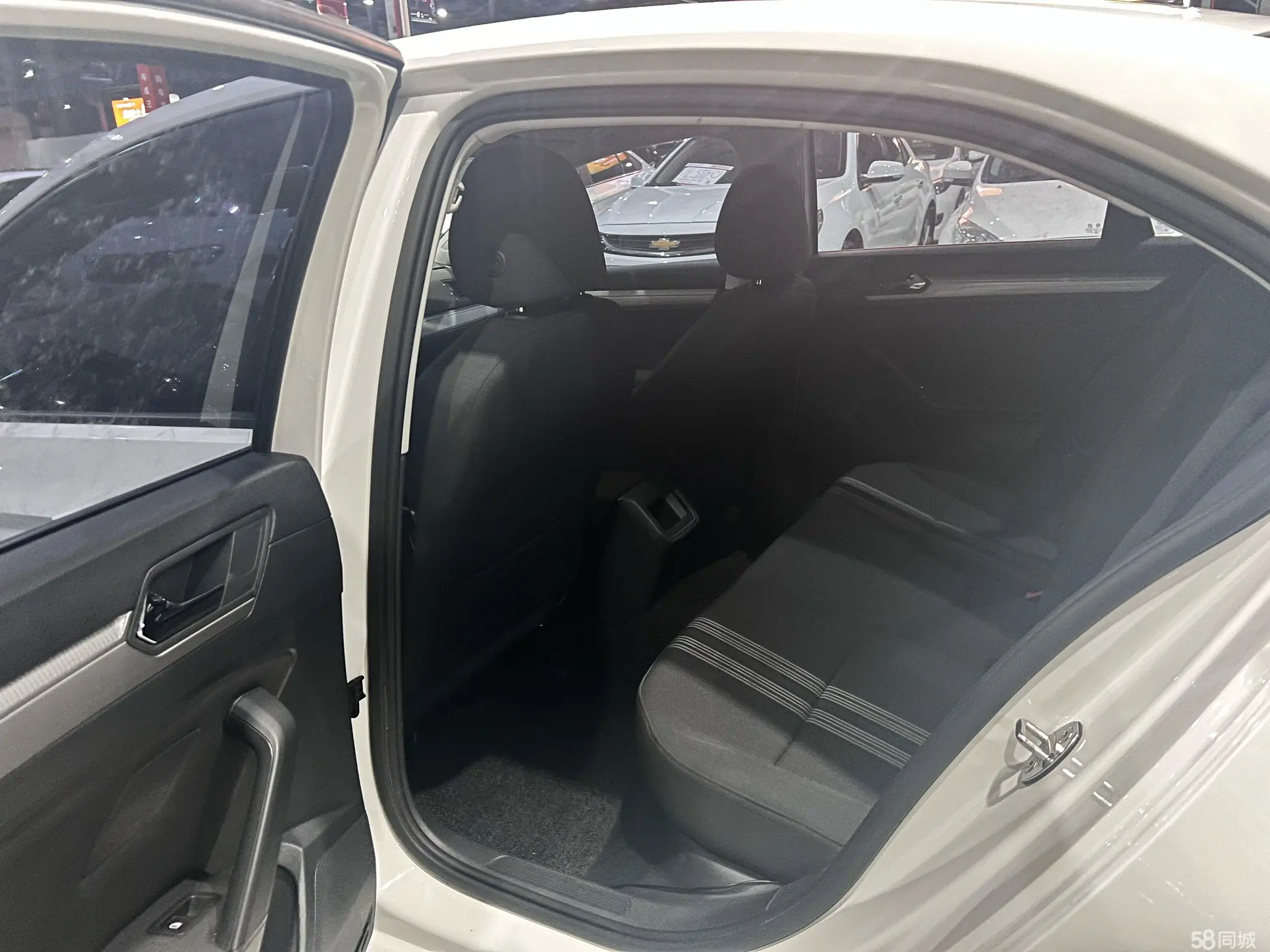 Volkswagen Lamando 2016 immagine di auto #9