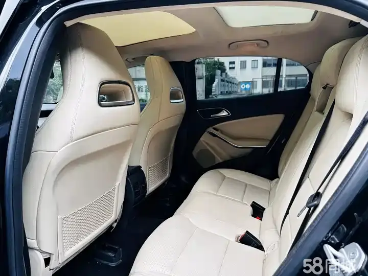 Mercedes-Benz GLA Class 2015 car image #9