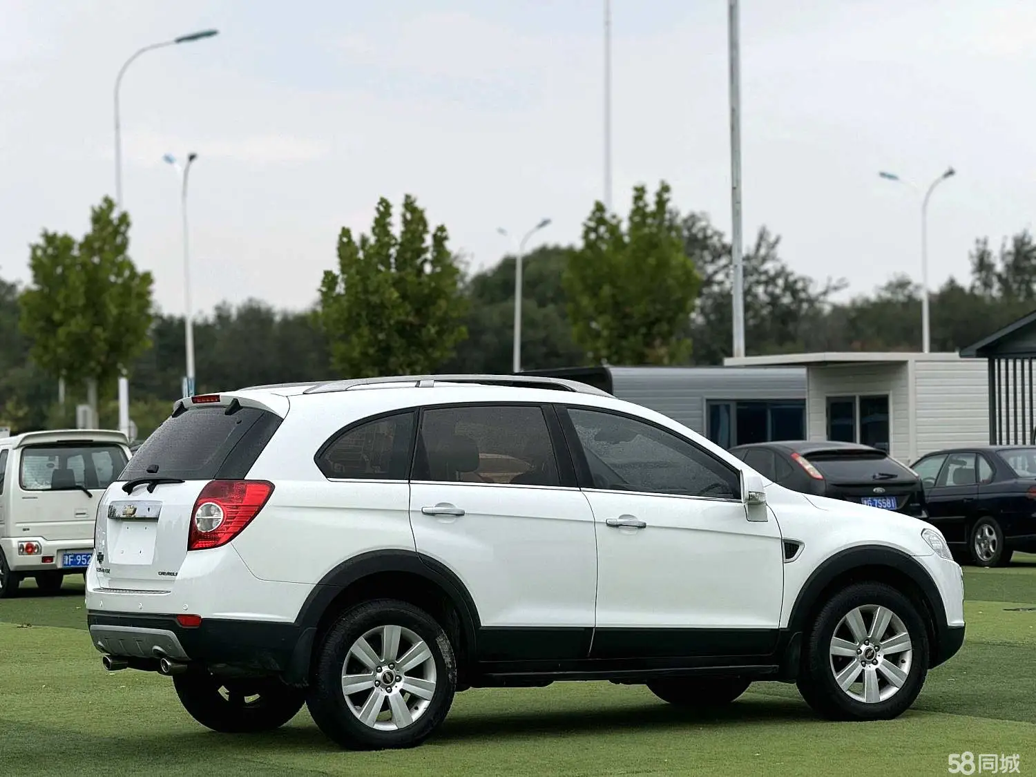 Chevrolet Captiva (Imported) 2010 car image #9