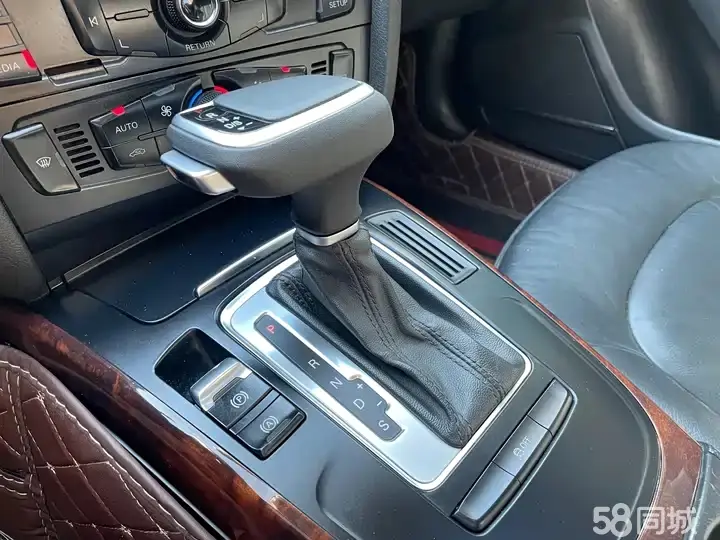 Audi A4 2010 car image #9