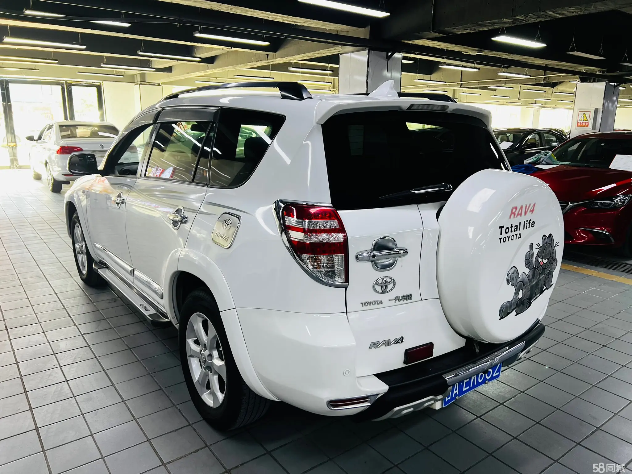 Toyota RAV4 2010 car image #9