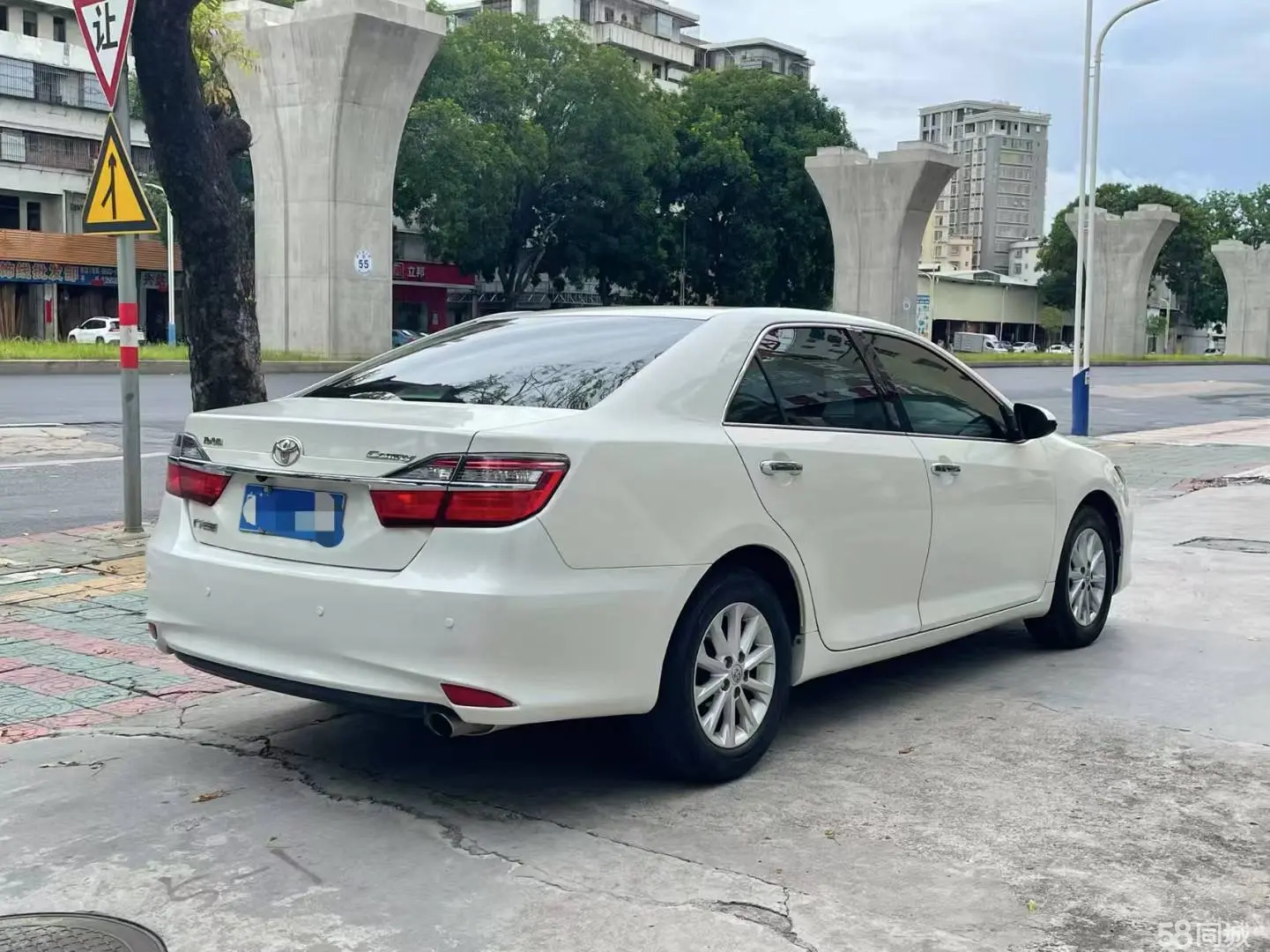 Toyota Camry 2022 car image #9