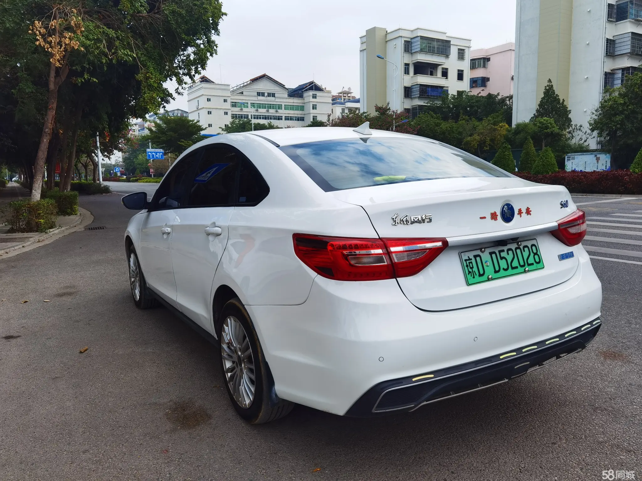 Forthing S60 EV 2022 car image #9