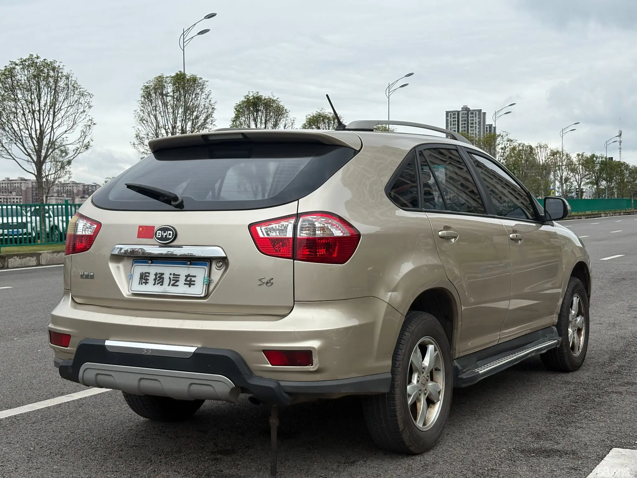 BYD S6 2015 car image #9