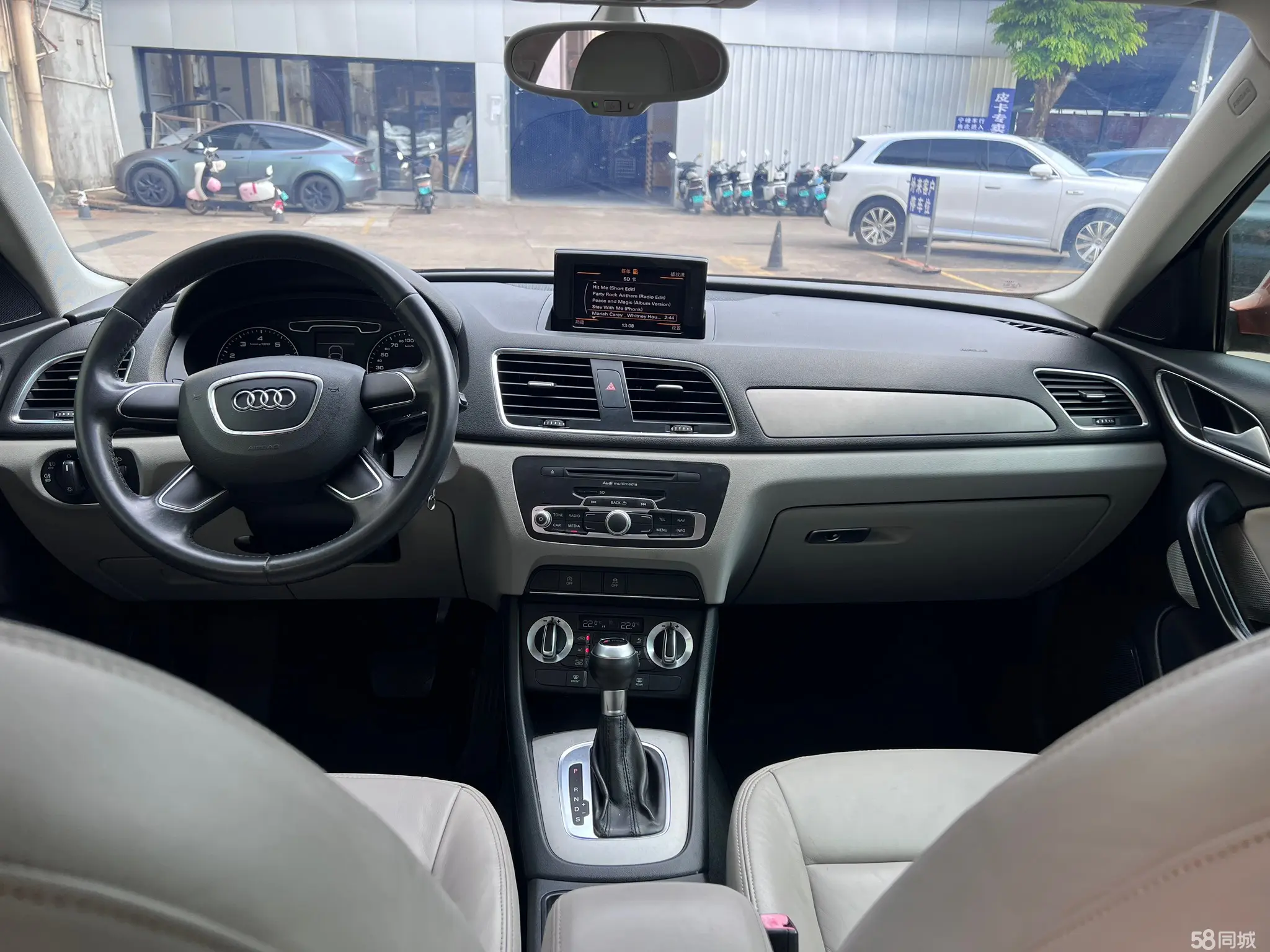 Audi Q3 2013 car image #9