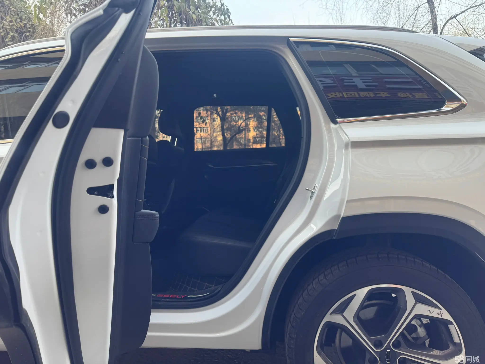 GEELY Monjaro 2024 car image #9