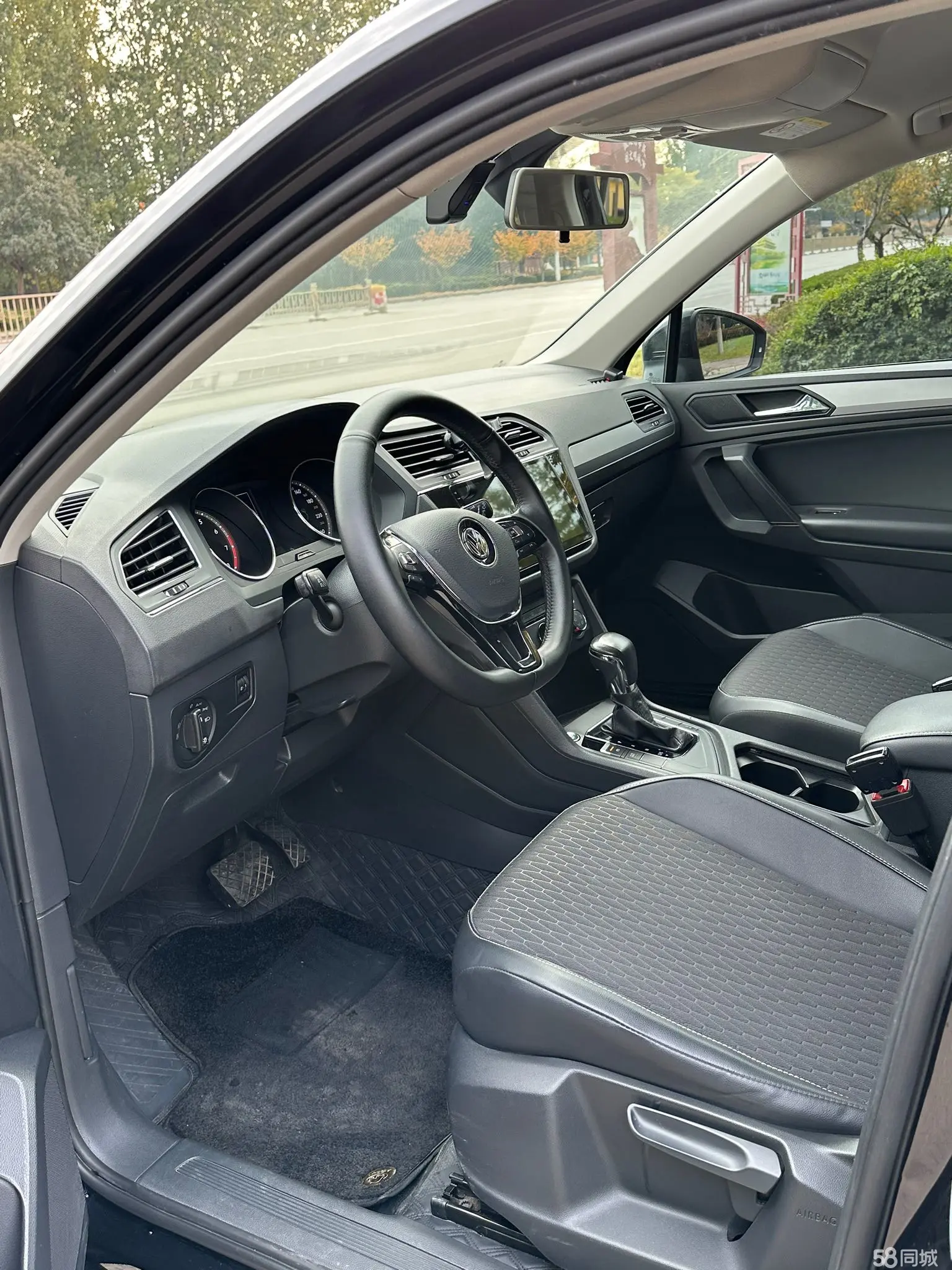 Volkswagen Tiguan L 2018 immagine di auto #9