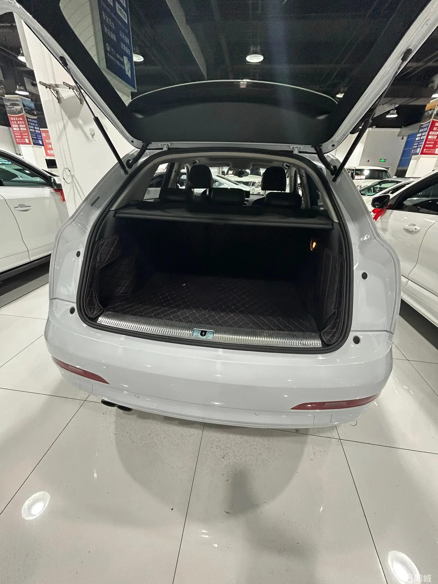 Audi Q3 2016 car image #9