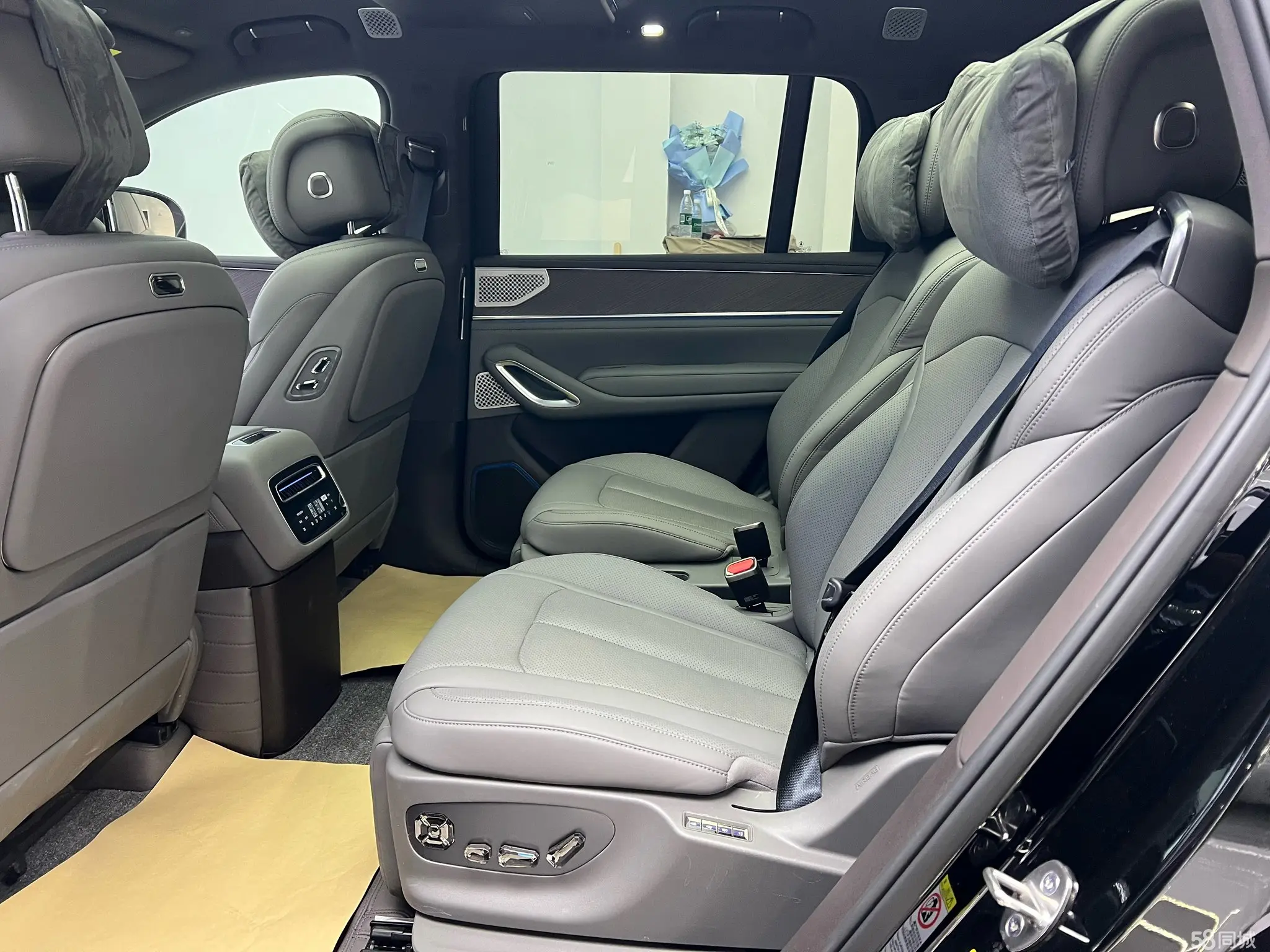 Denza N9 2025 #9 Denza N9 2025 car image #9