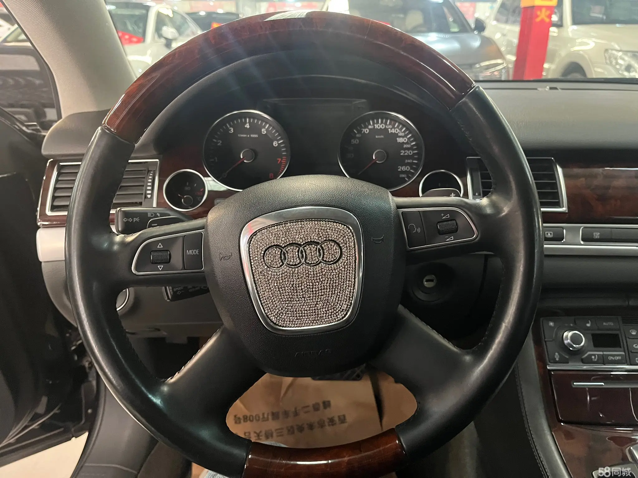 Audi A8 2010 immagine di auto #9