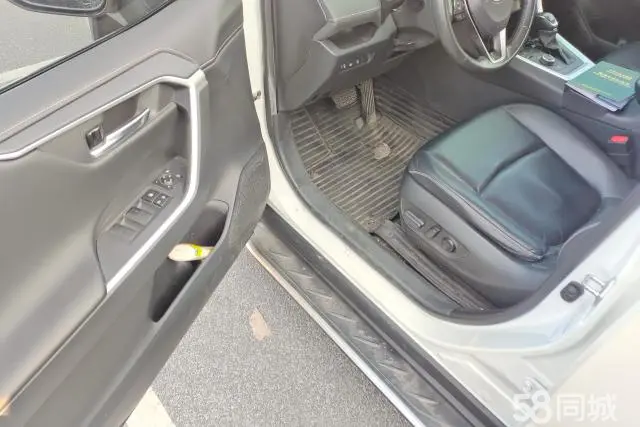 Toyota RAV4 2021 car image #9