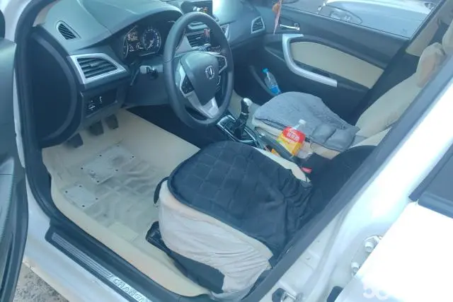 Changan Alsvin V7 2016 car image #9